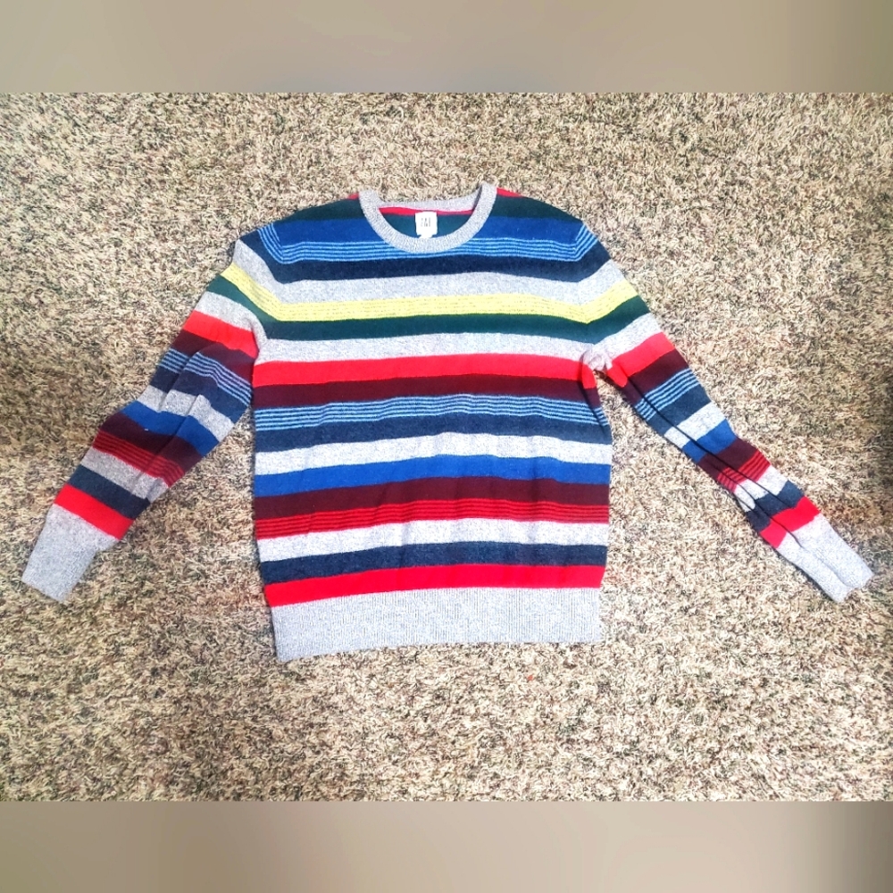 Gap sweater